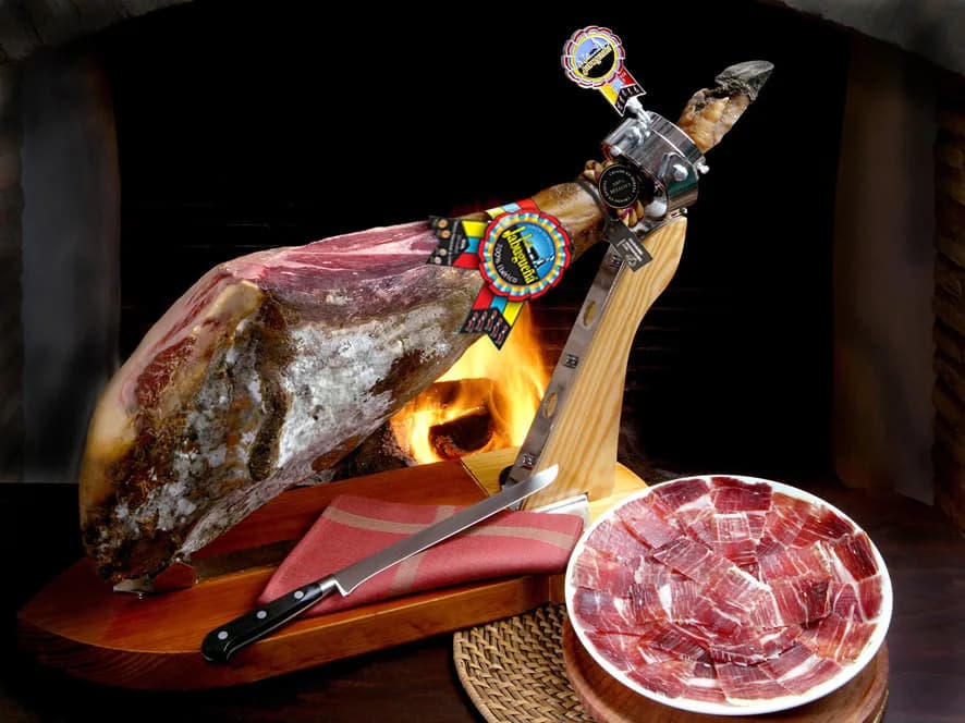 Jamón de bellota 100% ibérico, pieza entera con su pezuña negra