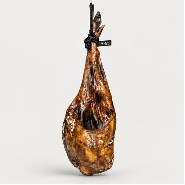 Paleta de Bellota 100% Ibérica Cárdeno, sobre fondo claro