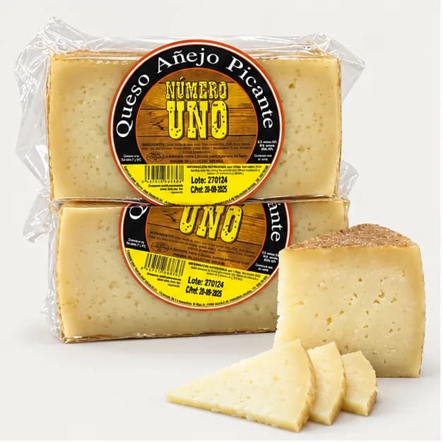 Queso Añejo Picante Tradicional Número Uno, sobre fondo claro