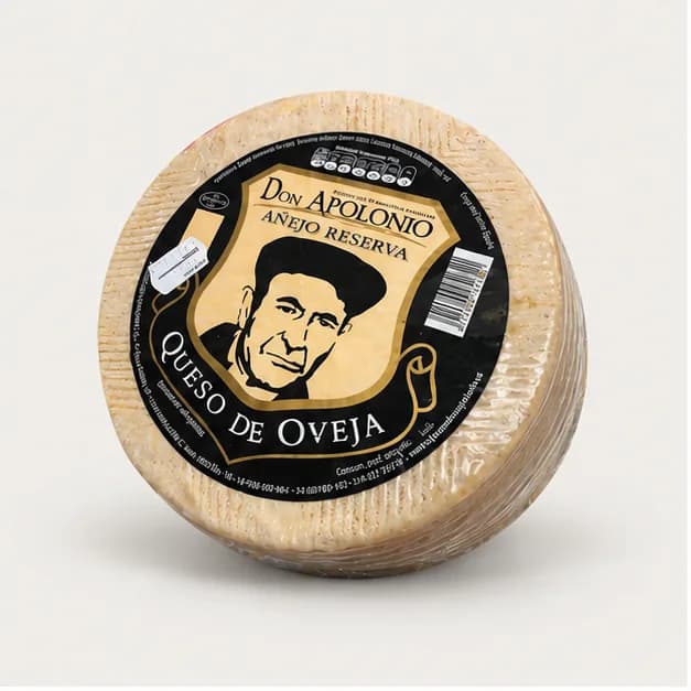 Queso de Oveja Añejo Don Apolonio, sobre fondo claro