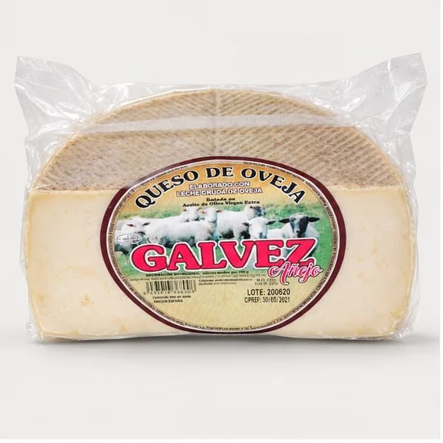 Queso de Oveja Gálvez Añejo, sobre fondo claro